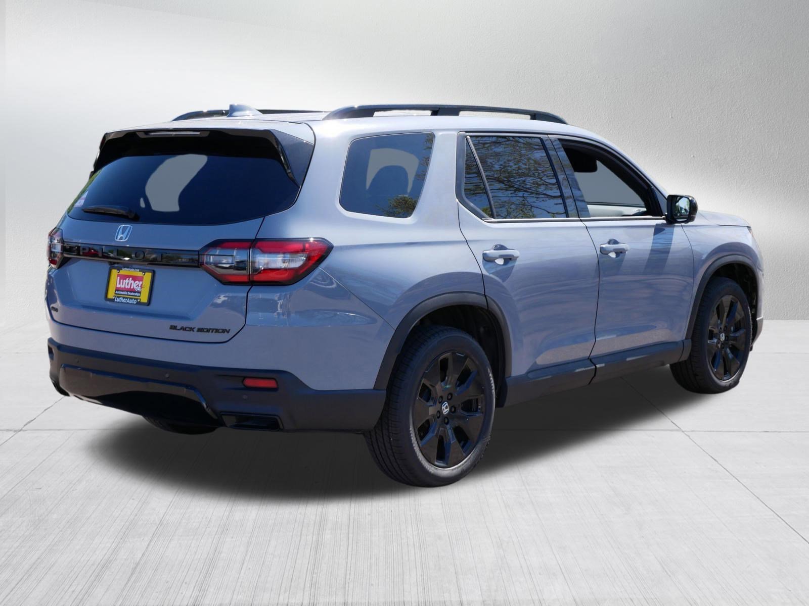 Certified 2026 Honda Pilot Black Edition image 7