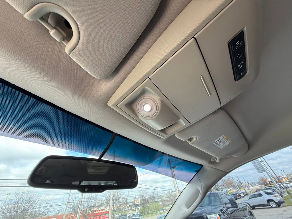 Used 2015 Chrysler Town & Country Touring image 23