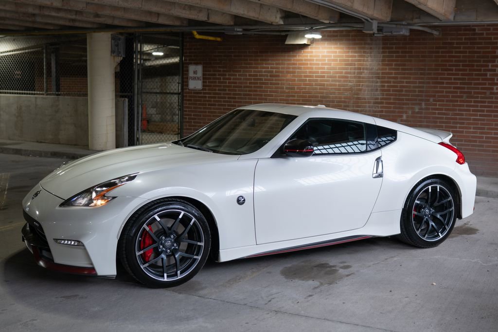 Used 2017 Nissan 370Z NISMO image 4