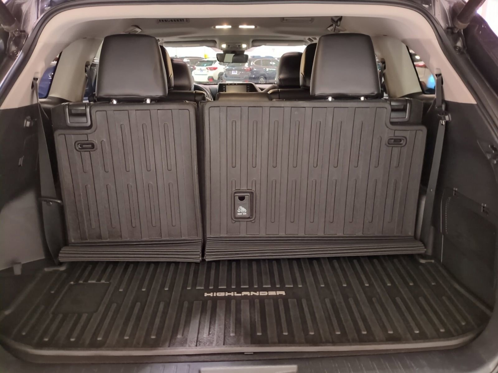 Used 2021 Toyota Highlander XLE image 12