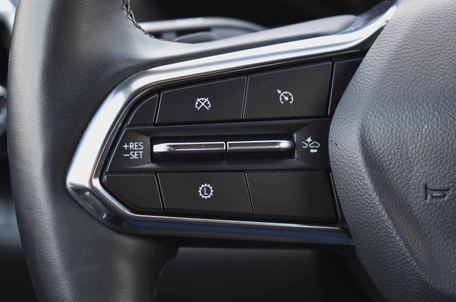 Used 2025 Chevrolet Equinox LT AWD/4WD image 7
