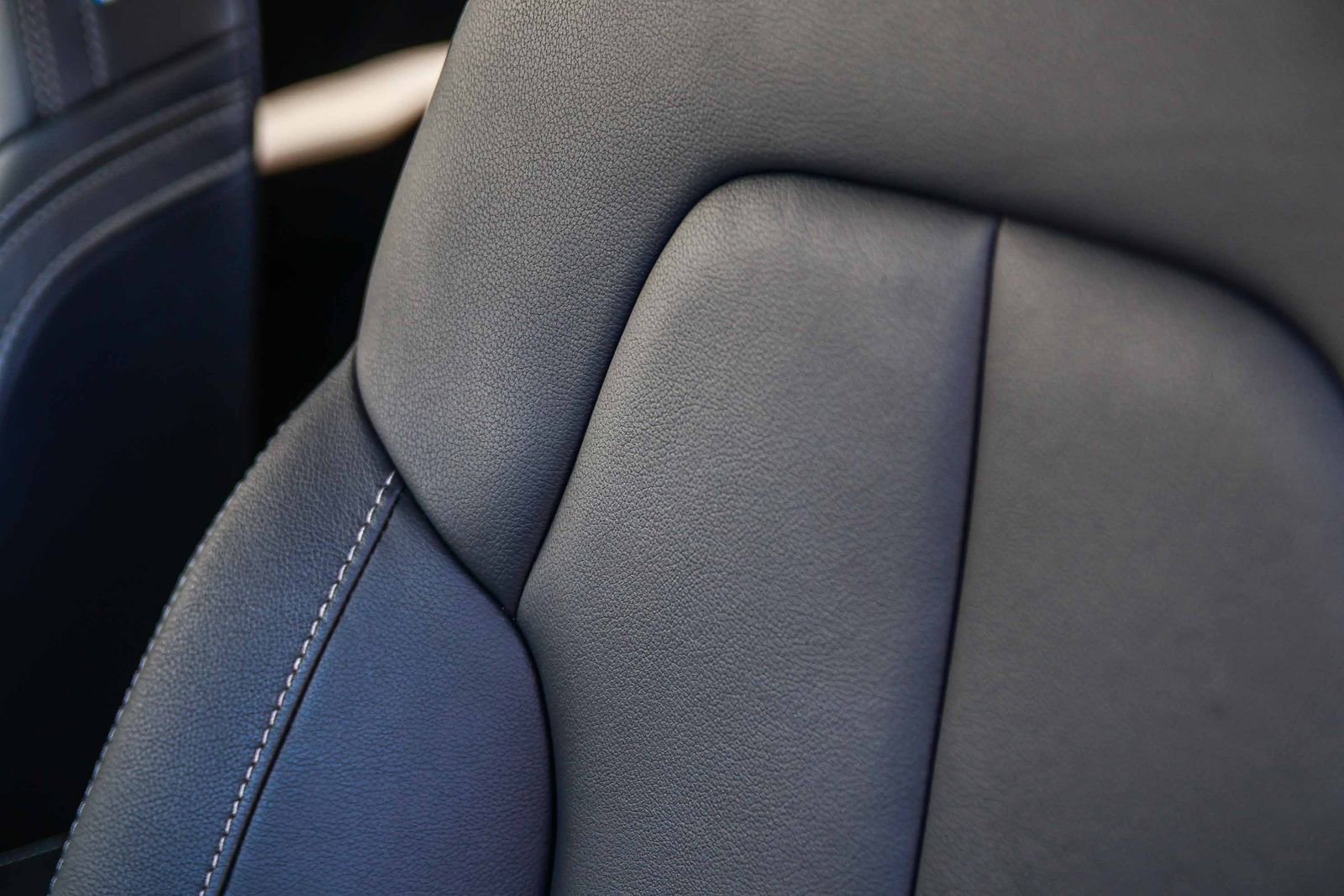 Used 2025 Volvo XC40 B5 Core AWD/4WD image 29