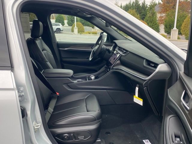 New 2025 Jeep Grand Cherokee L Limited w/ Luxury Tech Group II AWD/4WD image 29