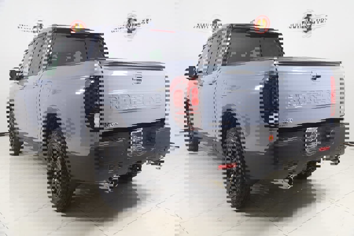 Used 2025 Honda Ridgeline Black Edition image 4