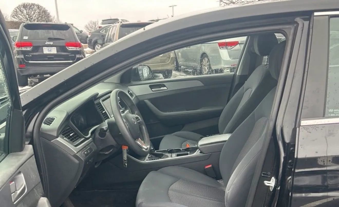 Used 2018 Hyundai Sonata SE image 3
