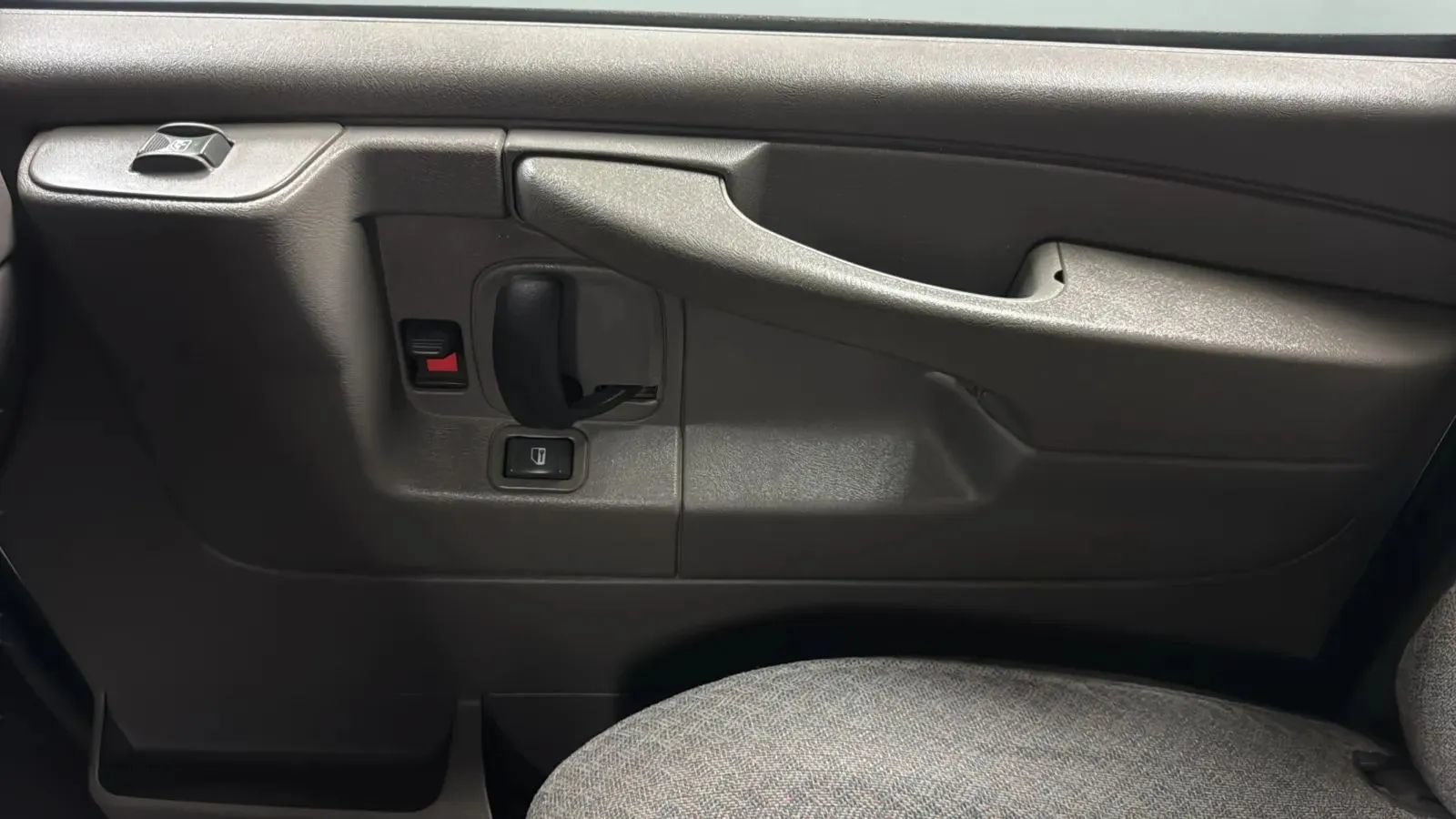 Used 2004 Chevrolet Express 3500 Extended Passenger w/ LS Preferred Equipment Group RWD image 16