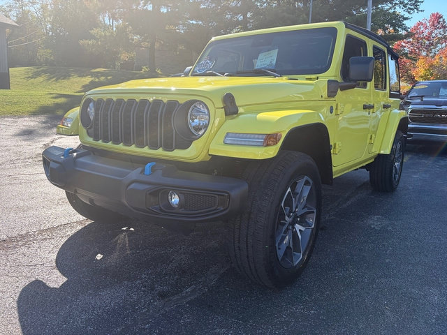 Used 2024 Jeep Wrangler Unlimited w/ Convenience Group AWD/4WD image 5