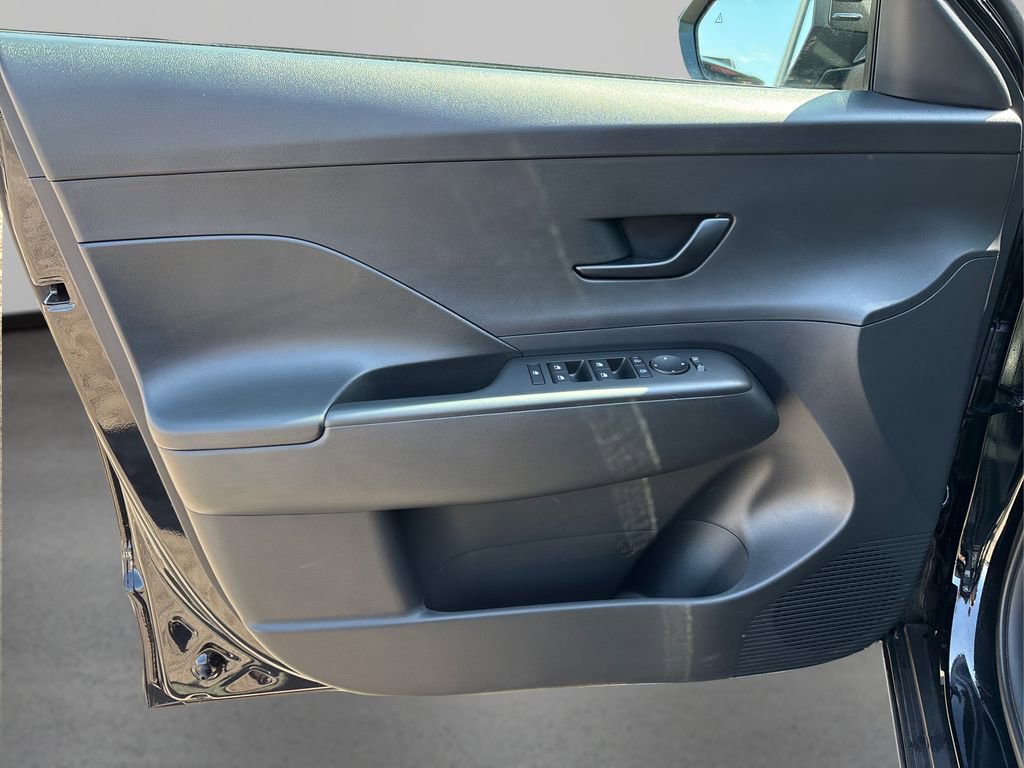 Certified 2025 Hyundai Kona SE image 21