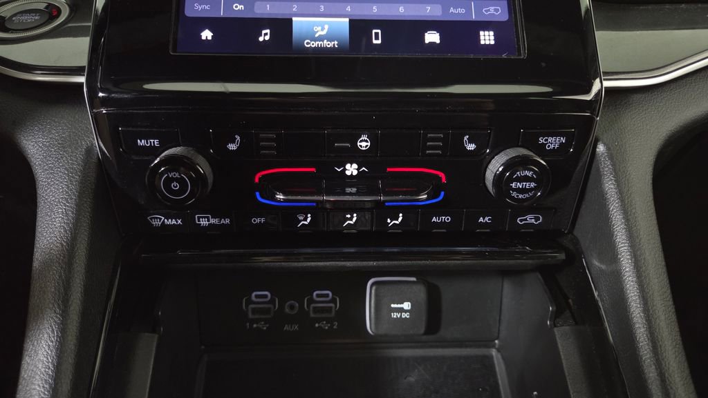 Used 2023 Jeep Grand Cherokee L Laredo AWD/4WD image 26