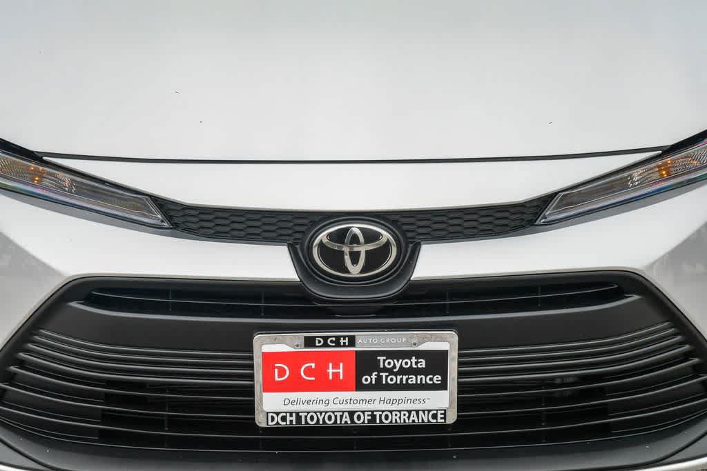 Used 2025 Toyota Corolla LE FWD image 5