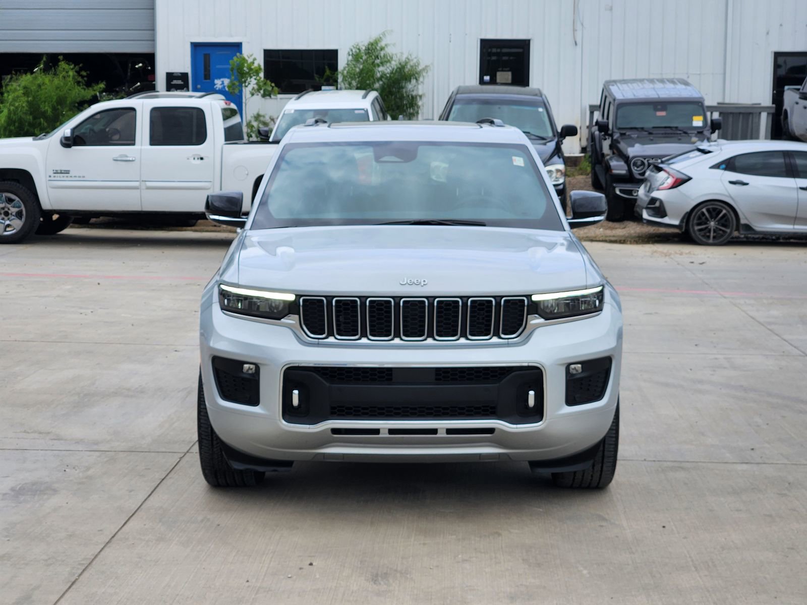 Used 2024 Jeep Grand Cherokee Overland image 6