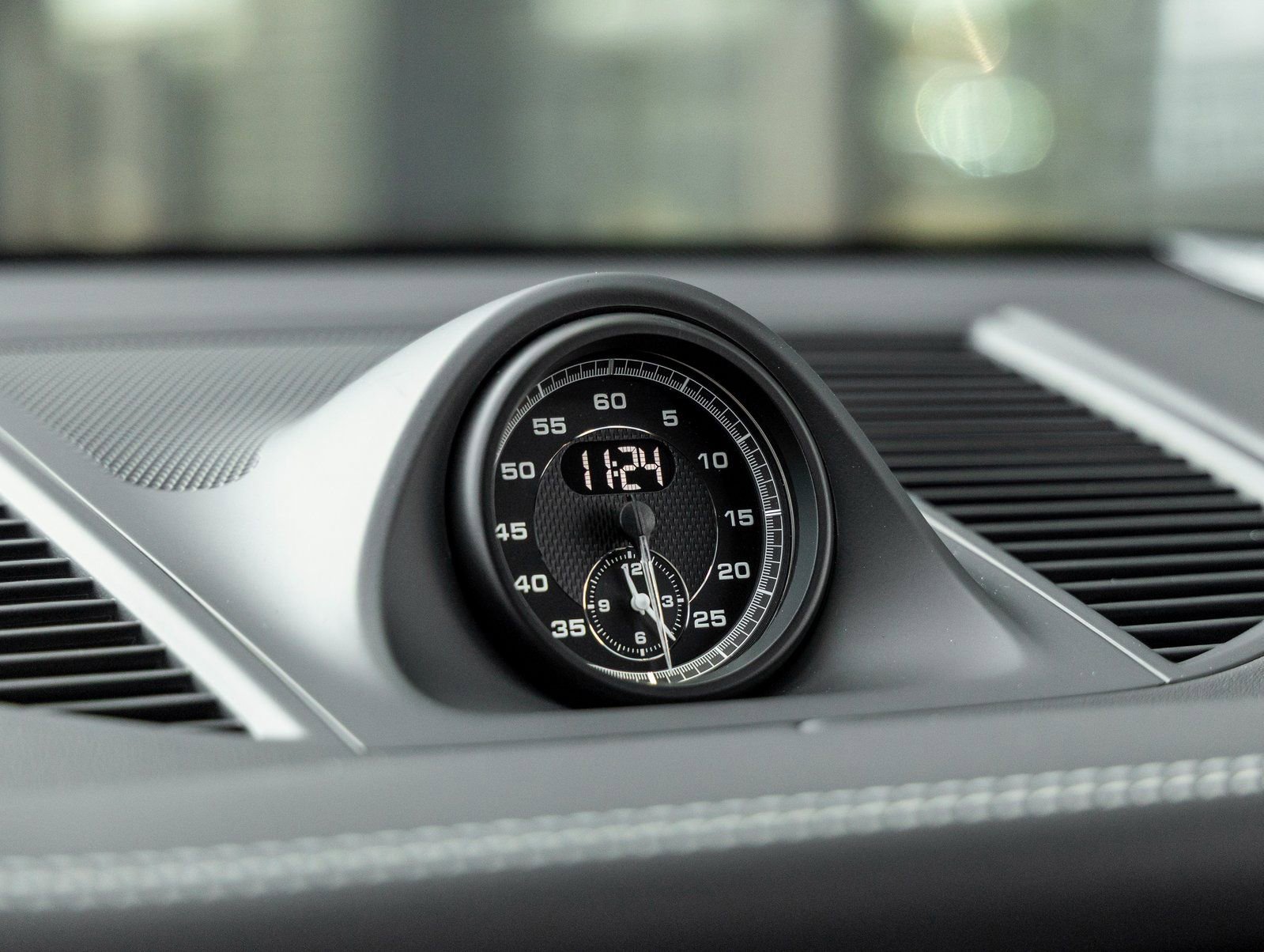 New 2026 Porsche Macan Turbo image 32