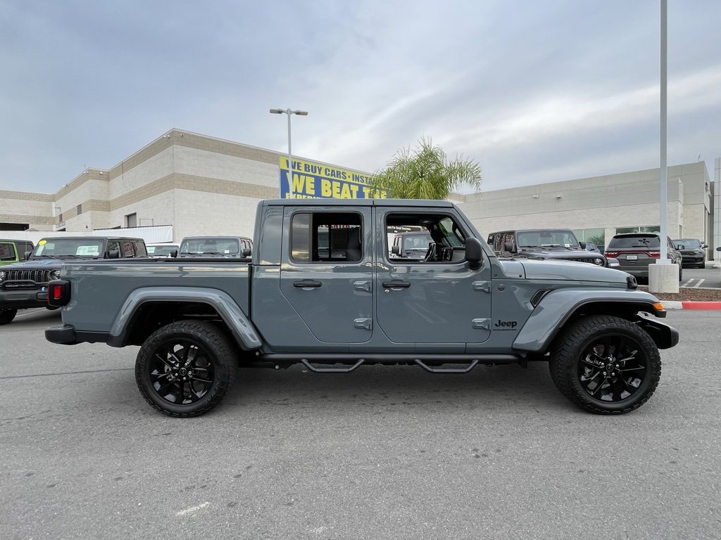 Certified 2025 Jeep Gladiator Sport image 8