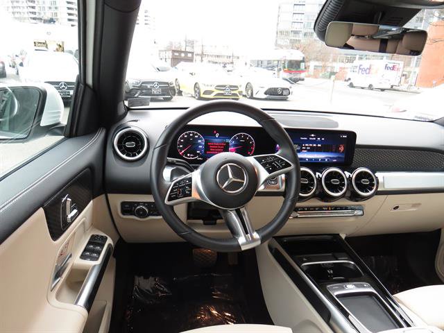Used 2025 Mercedes-Benz GLB 250 4MATIC image 10