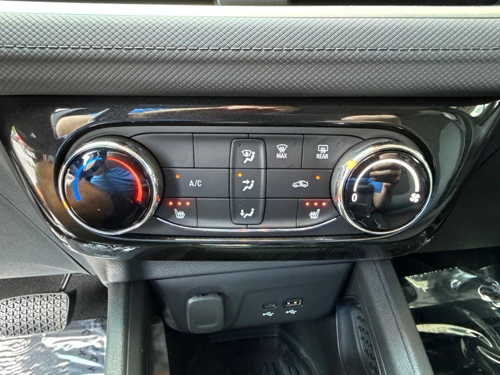 Used 2025 Chevrolet TrailBlazer LT w/ LPO, Blackout Package FWD image 13