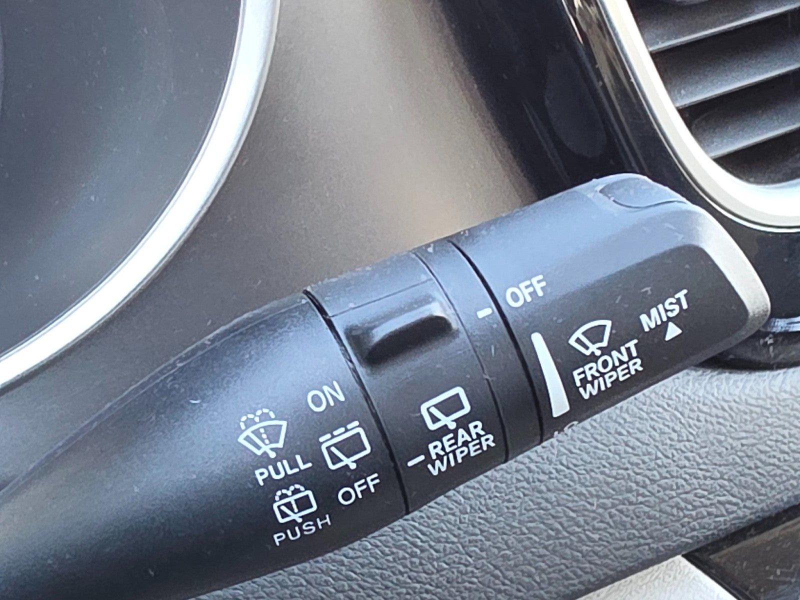 Used 2024 Chrysler Pacifica Touring-L FWD image 40