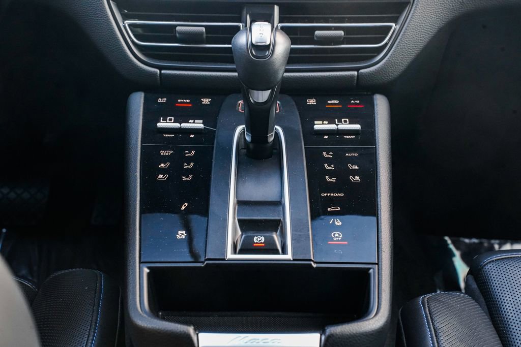 Used 2023 Porsche Macan Turbo image 14