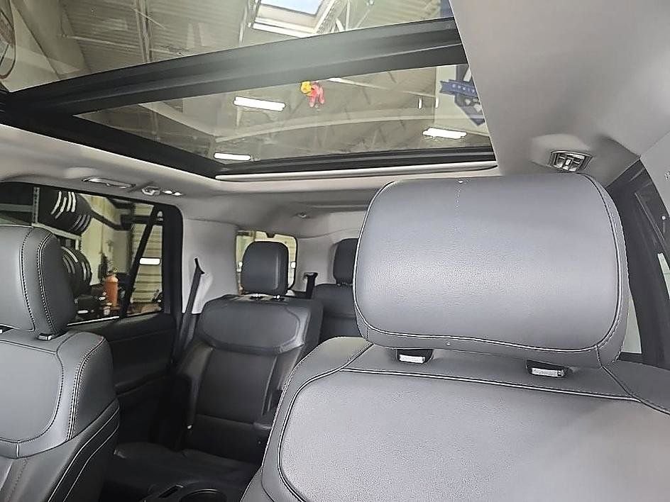 Used 2025 Ford Expedition Active image 30