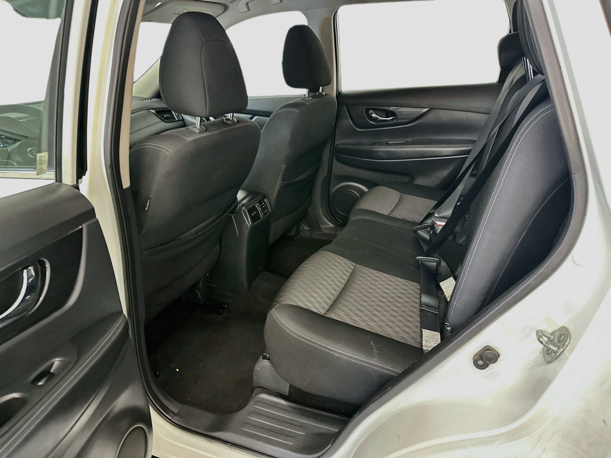 Used 2017 Nissan Rogue S AWD/4WD image 28