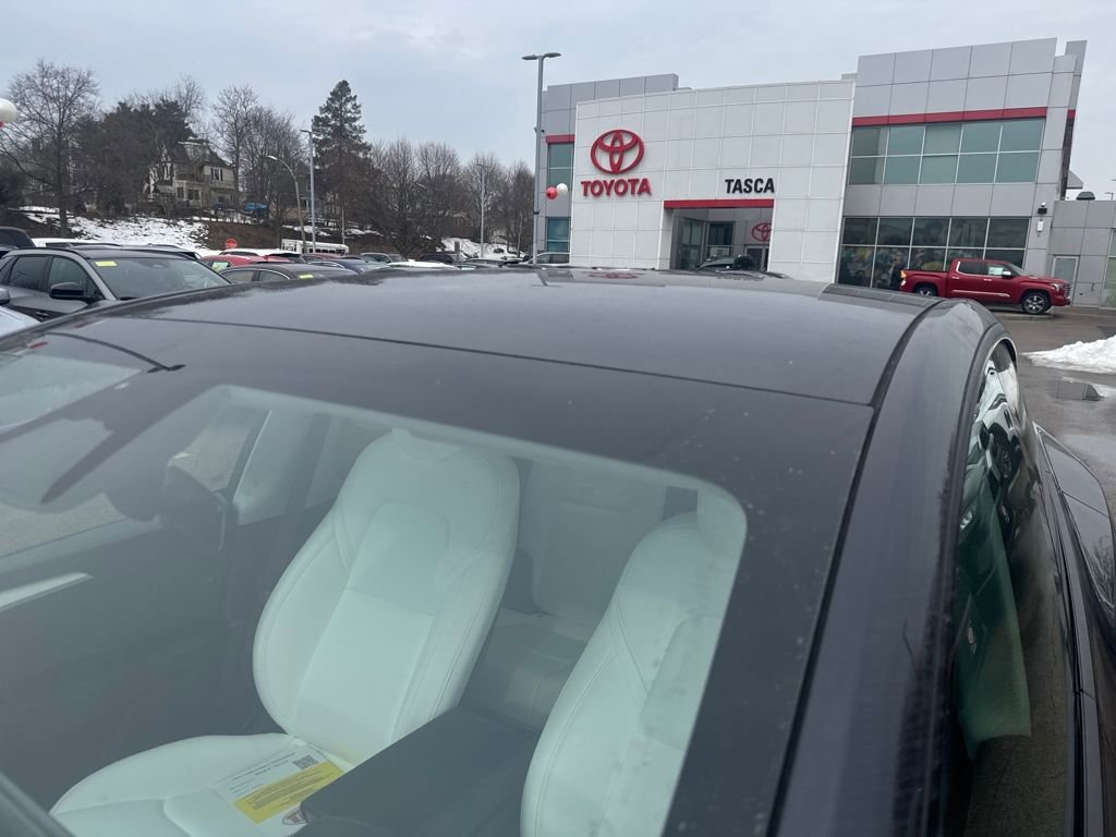 Used 2024 Tesla Model Y Performance image 41