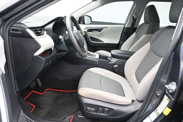 Used 2022 Toyota RAV4 XLE AWD/4WD image 25