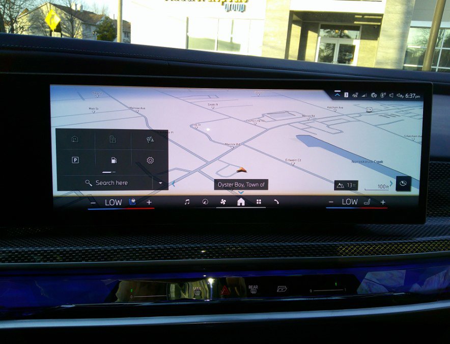 Used 2025 BMW 760i xDrive w/ Executive Package AWD/4WD image 16