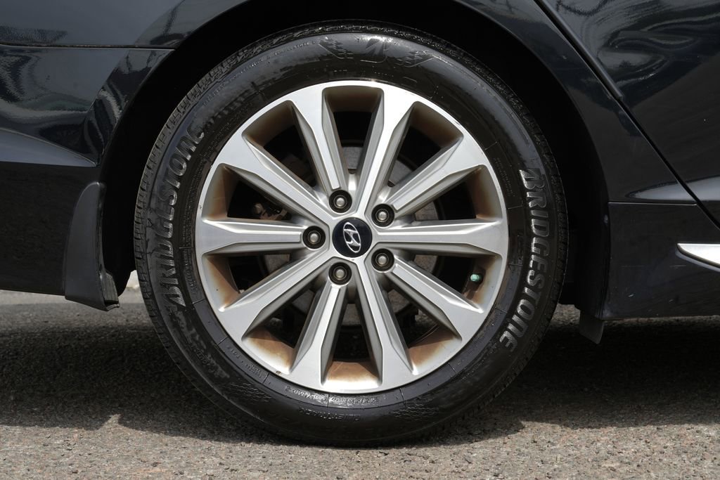 Used 2017 Hyundai Sonata Limited w/ Tech Package 03 image 9