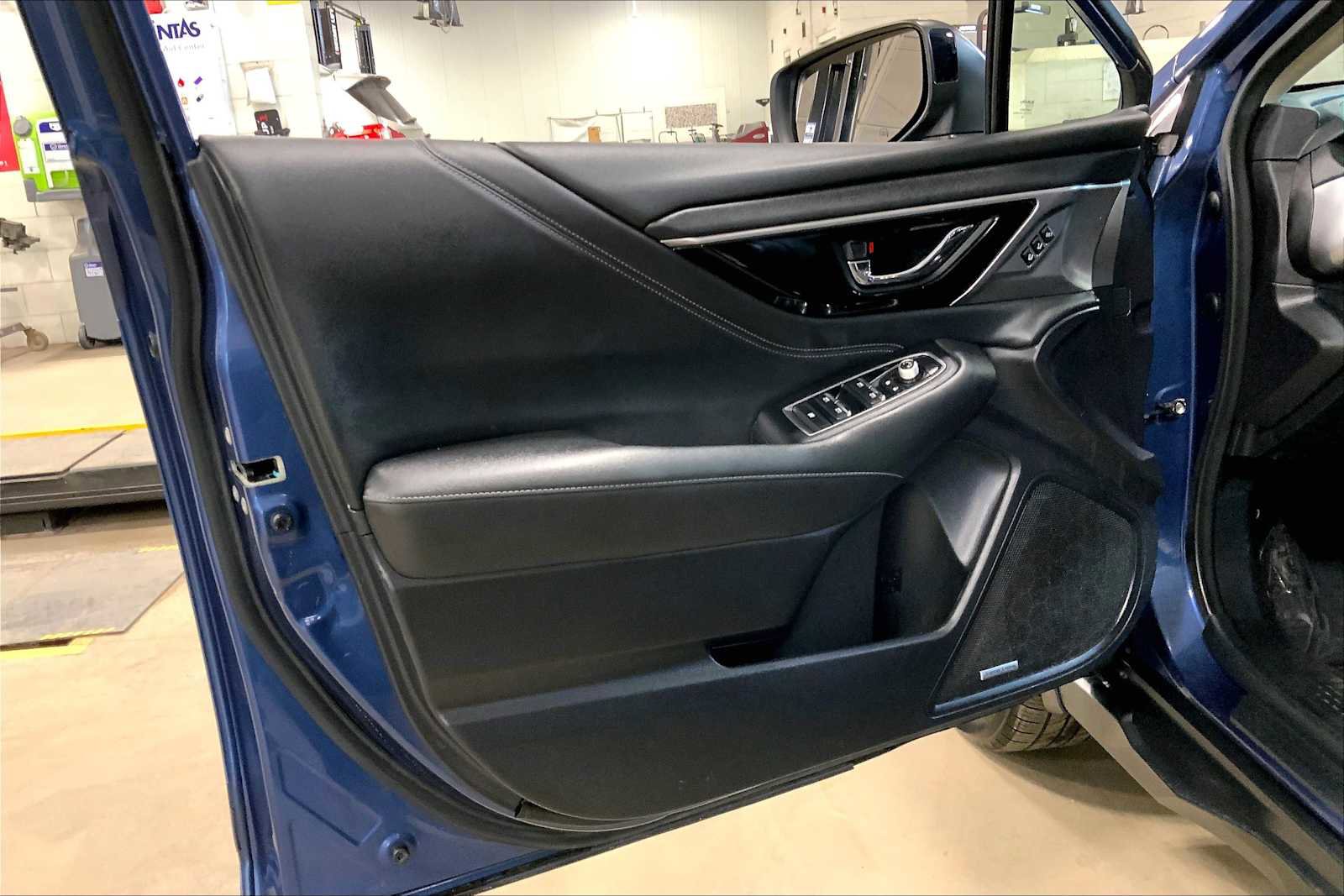 Used 2020 Subaru Outback Limited image 21