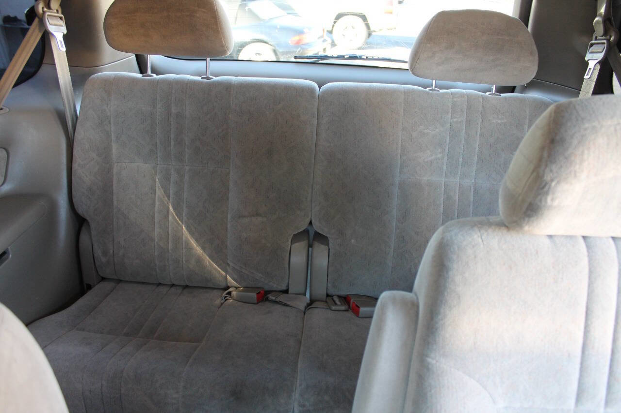 Used 1998 Toyota Sienna LE image 24