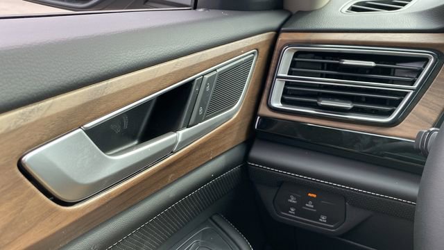 New 2026 Volkswagen Atlas SE image 16