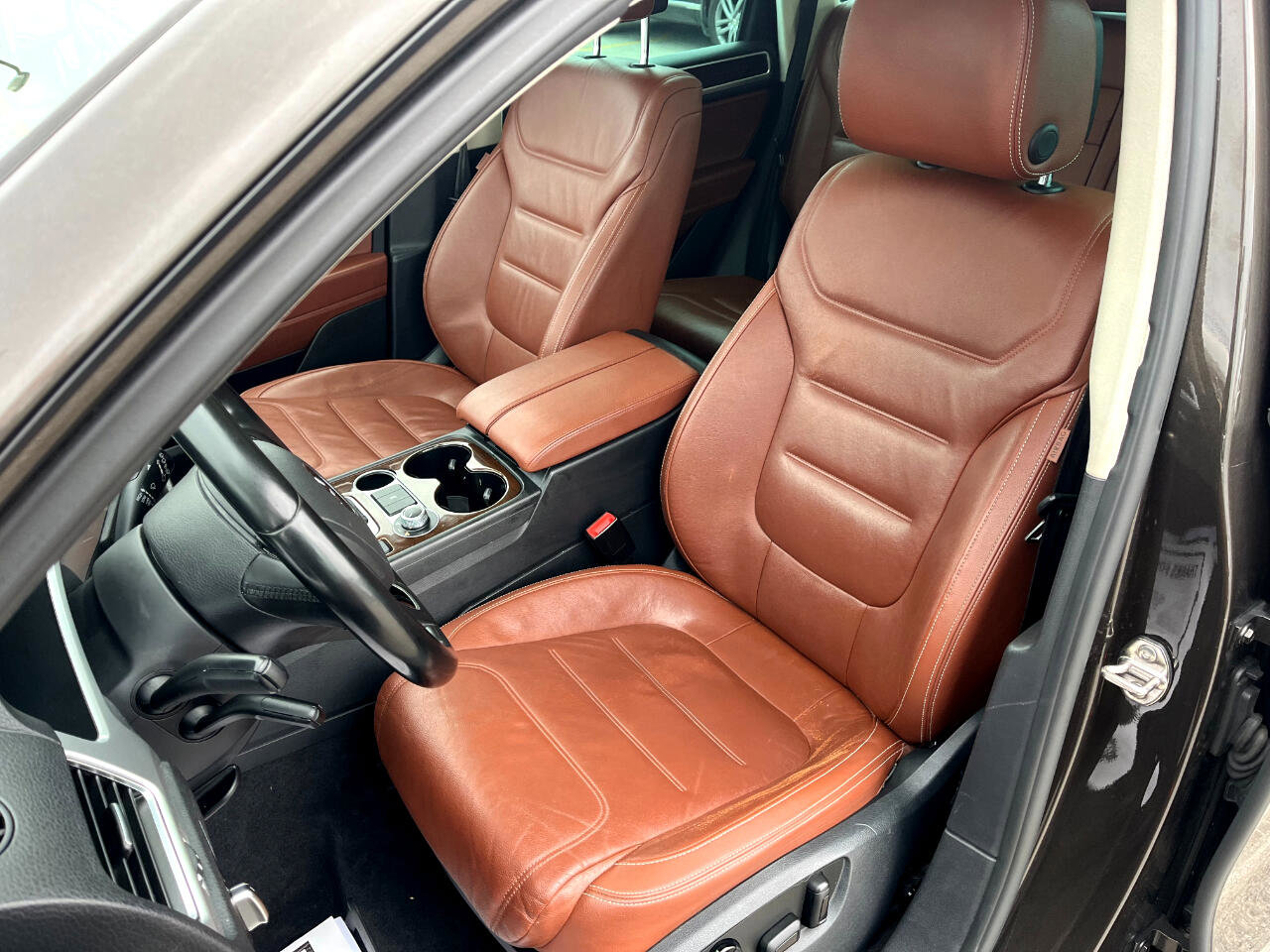 Used 2015 Volkswagen Touareg TDI image 13