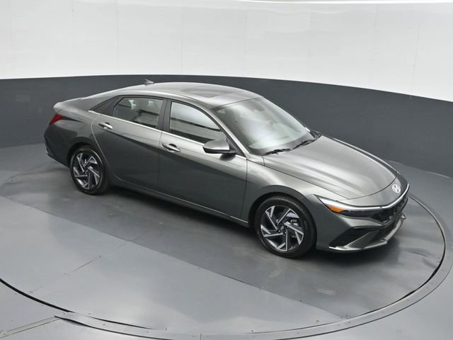 Used 2025 Hyundai Elantra SEL FWD image 28