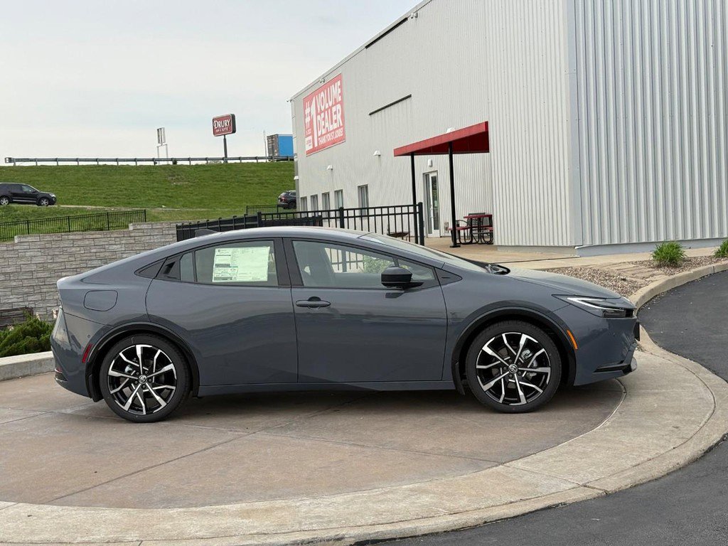 New 2026 Toyota Prius Plug-In Hybrid FWD video 2