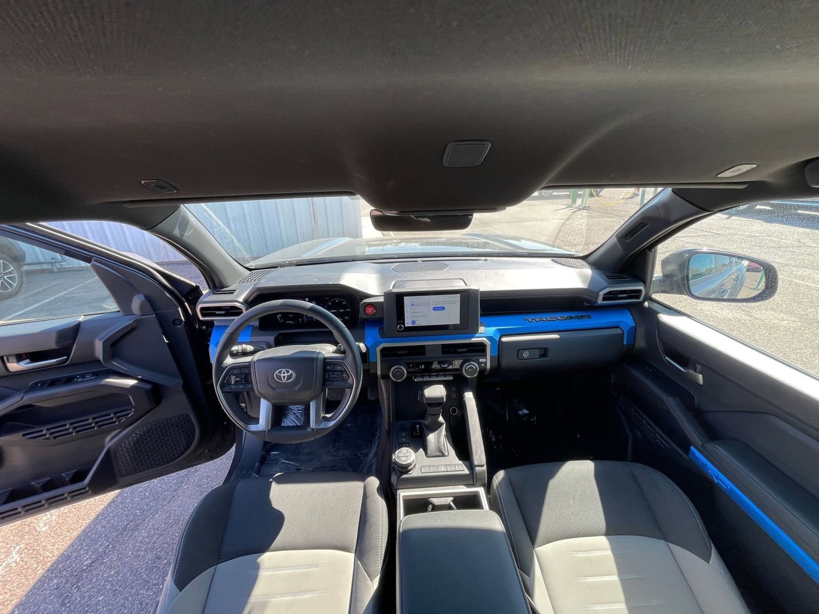 Used 2025 Toyota Tacoma TRD Off-Road image 33