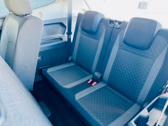 Used 2018 Volkswagen Tiguan S image 16