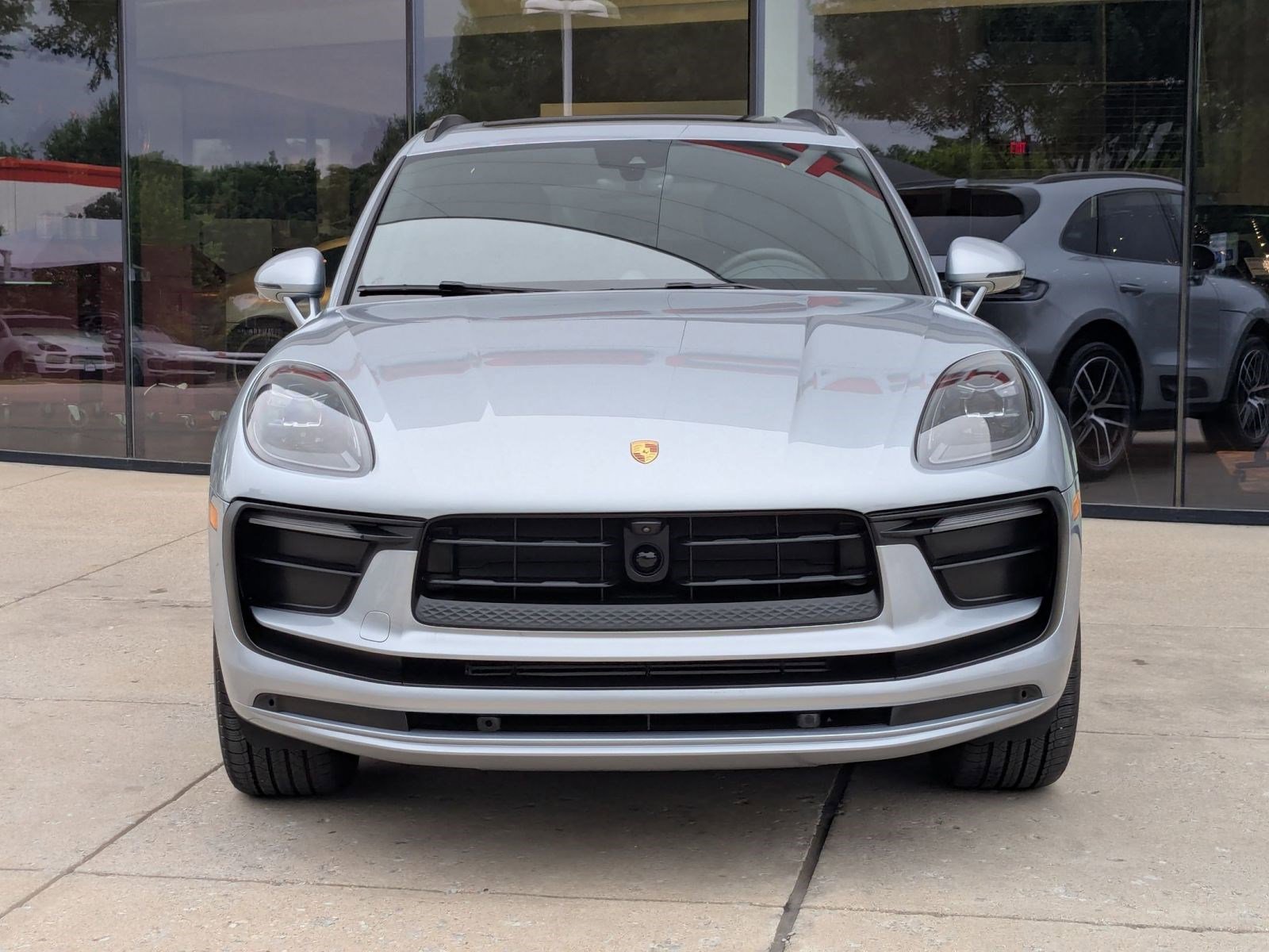 Certified 2026 Porsche Macan AWD/4WD image 6