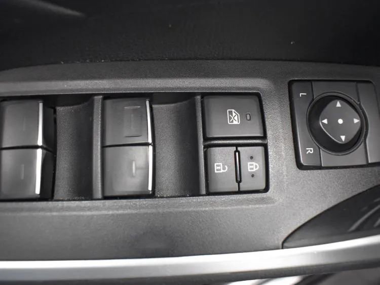 Used 2025 Toyota RAV4 XLE FWD image 21