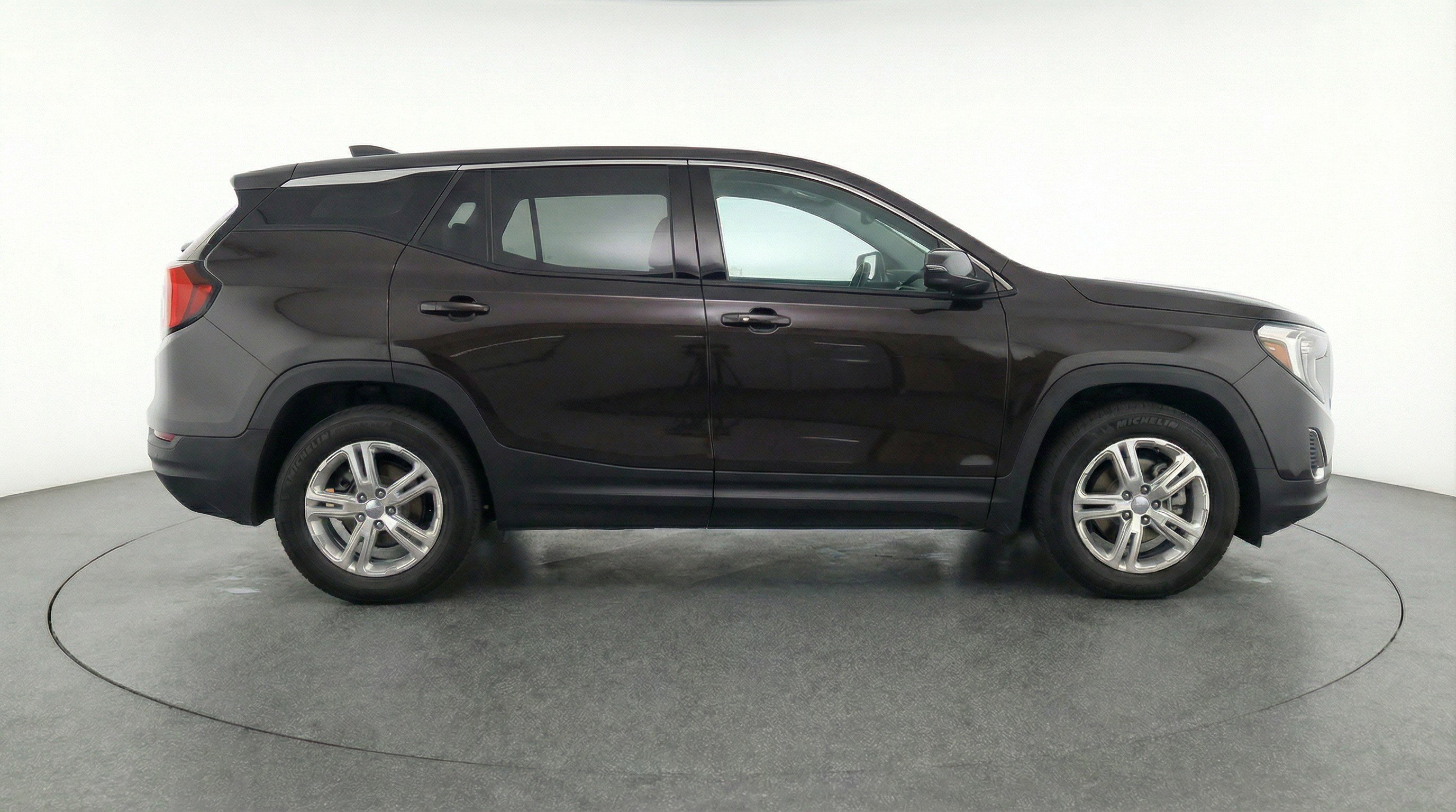 Used 2024 GMC Terrain SLE FWD image 11