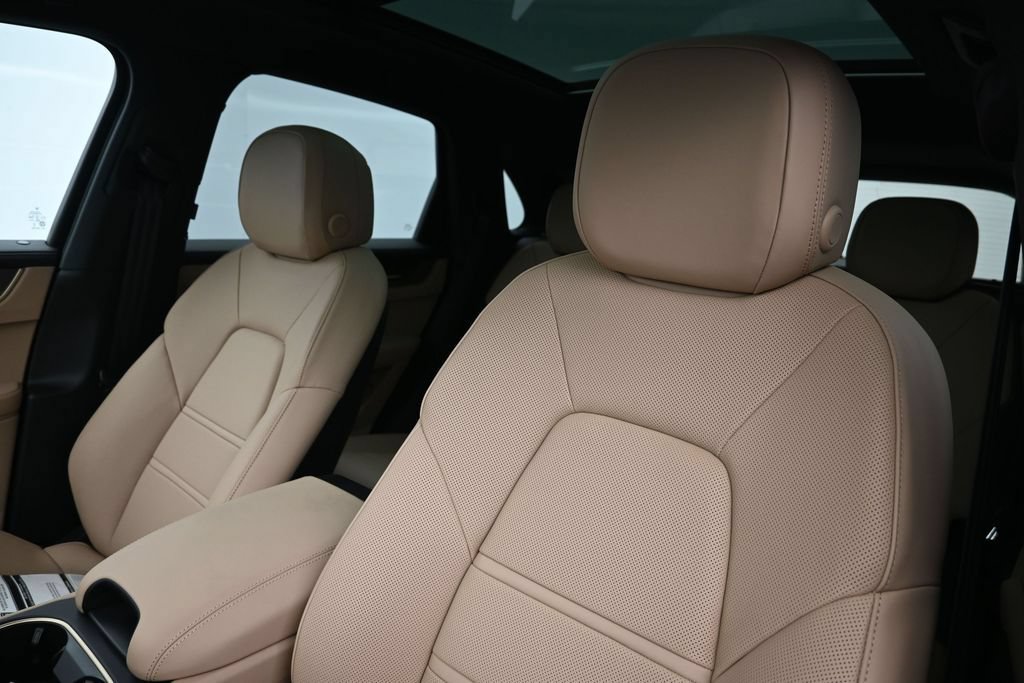 New 2026 Porsche Cayenne AWD/4WD image 5