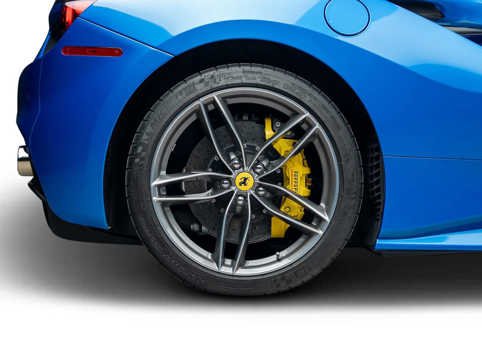 Used 2018 Ferrari 488 Spider RWD image 32