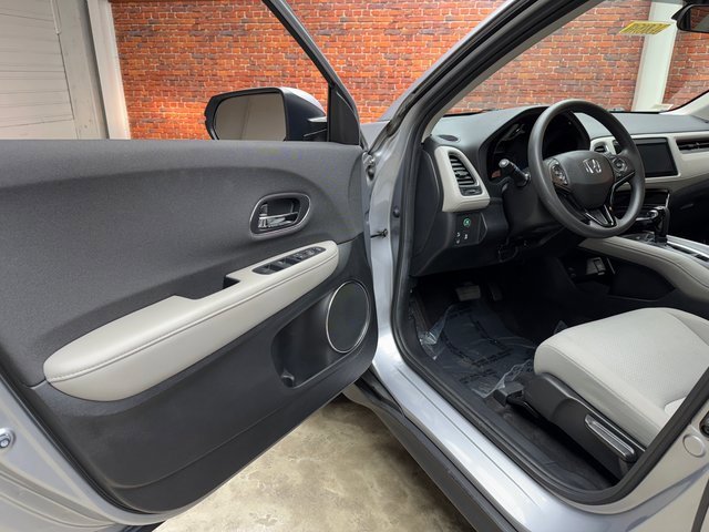 Used 2019 Honda HR-V EX image 9