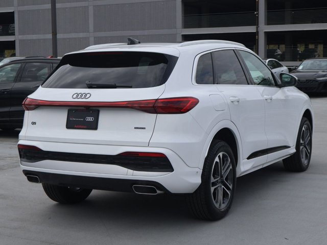 Used 2025 Audi Q5 Premium w/ Convenience Package image 5