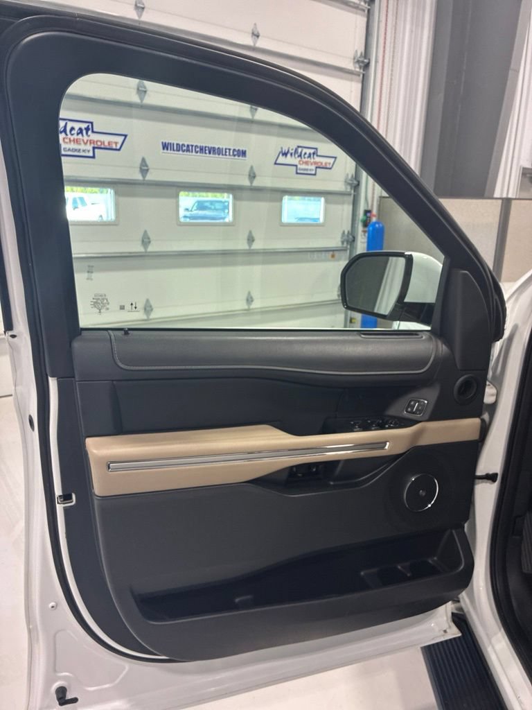 Used 2024 Ford Expedition Limited AWD/4WD image 16