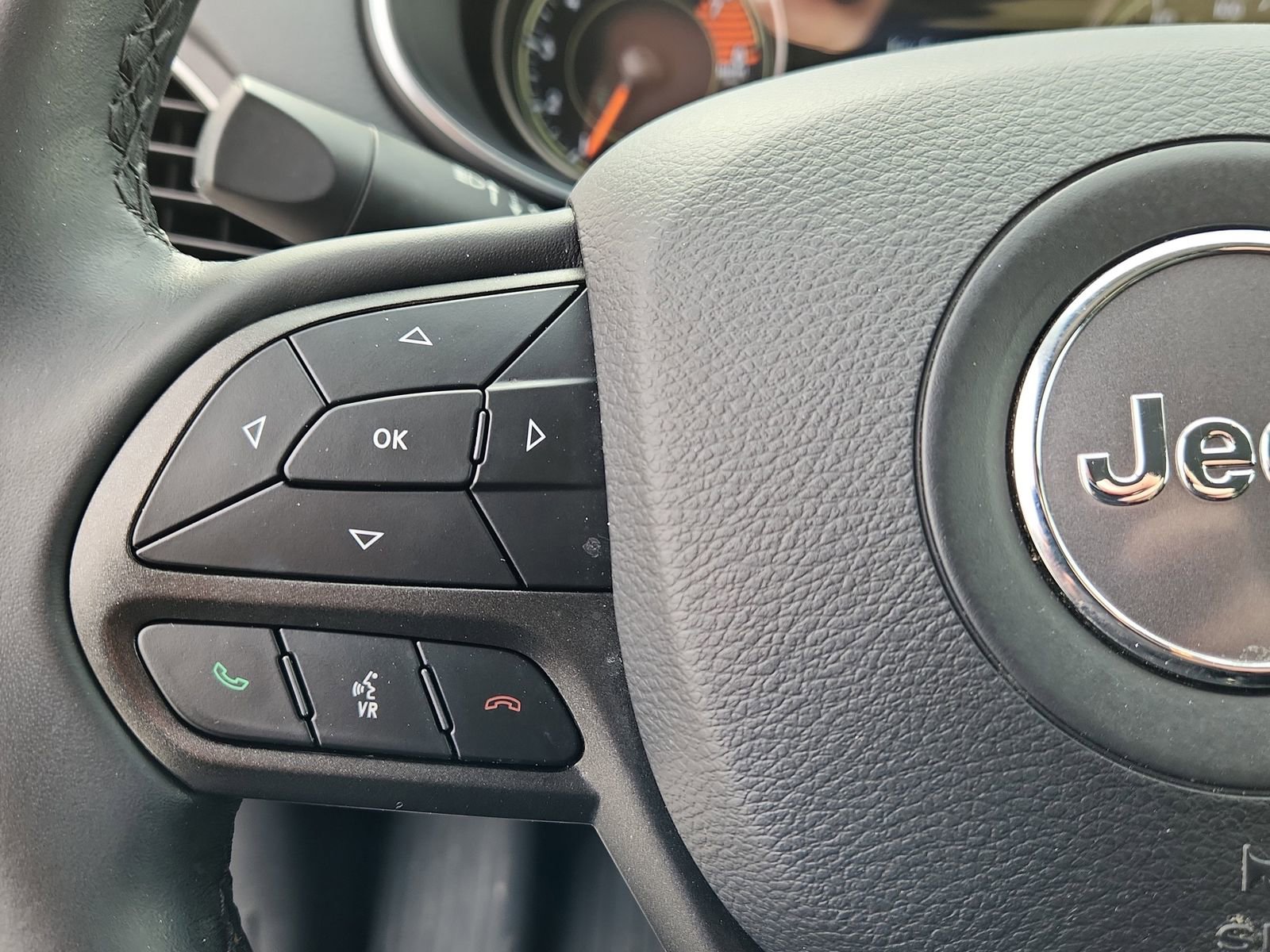 Used 2019 Jeep Cherokee Trailhawk w/ Comfort/Convenience Group AWD/4WD image 20