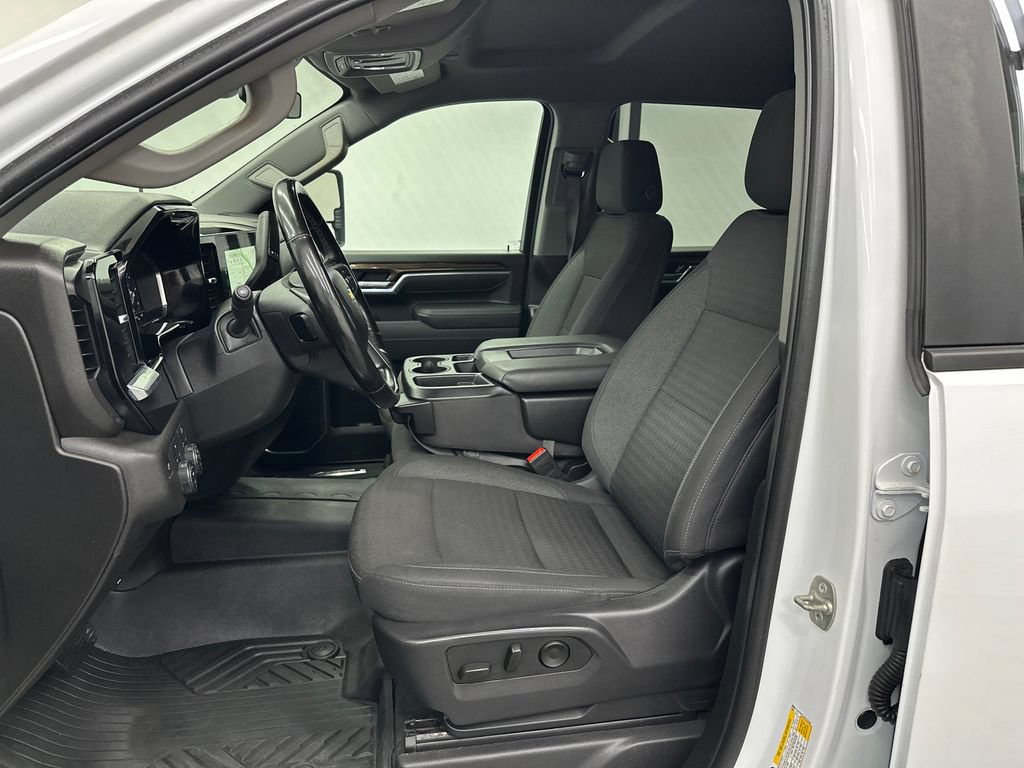 Used 2025 Chevrolet Silverado 2500 LT AWD/4WD image 9