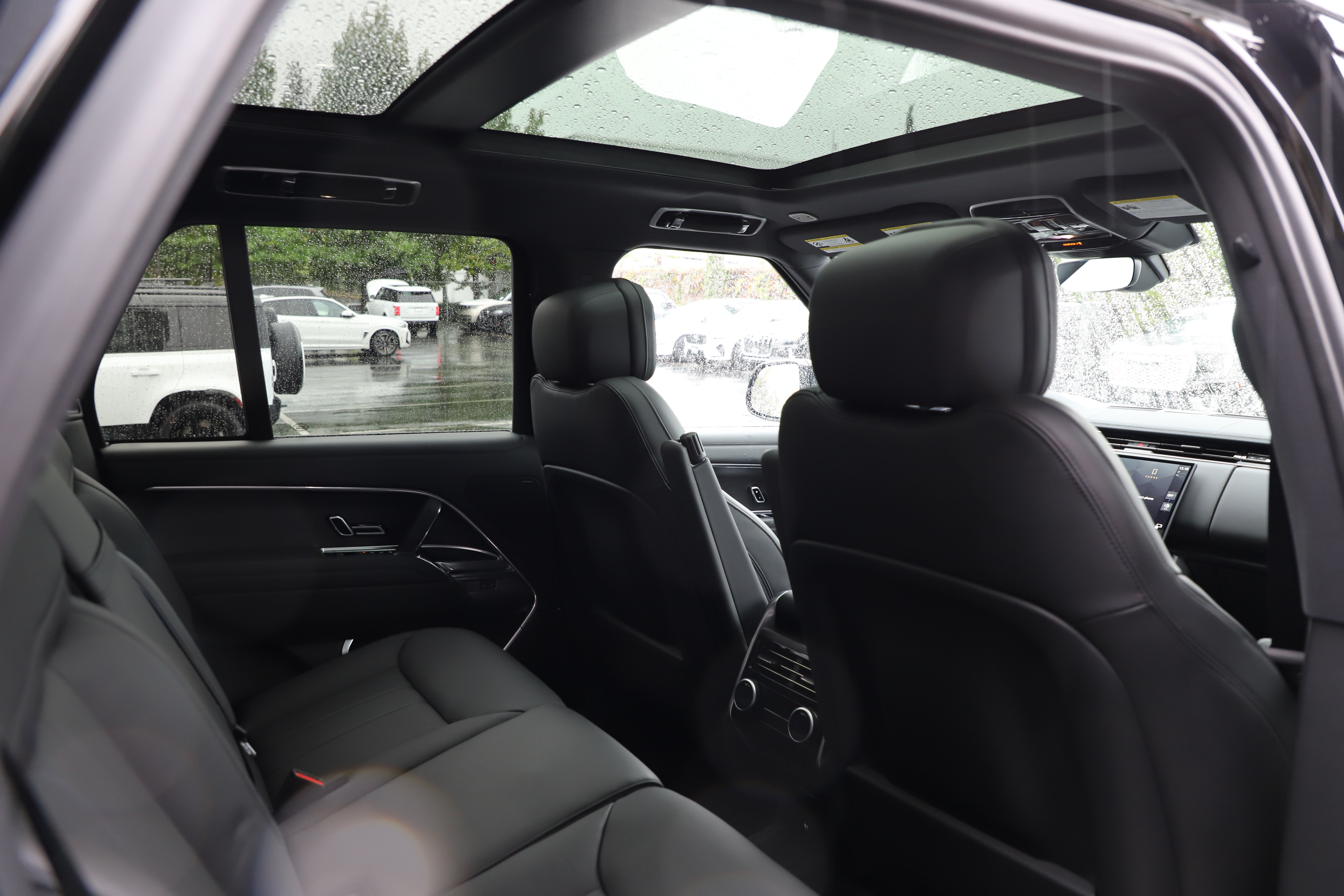 Certified 2024 Land Rover Range Rover SE AWD/4WD image 10