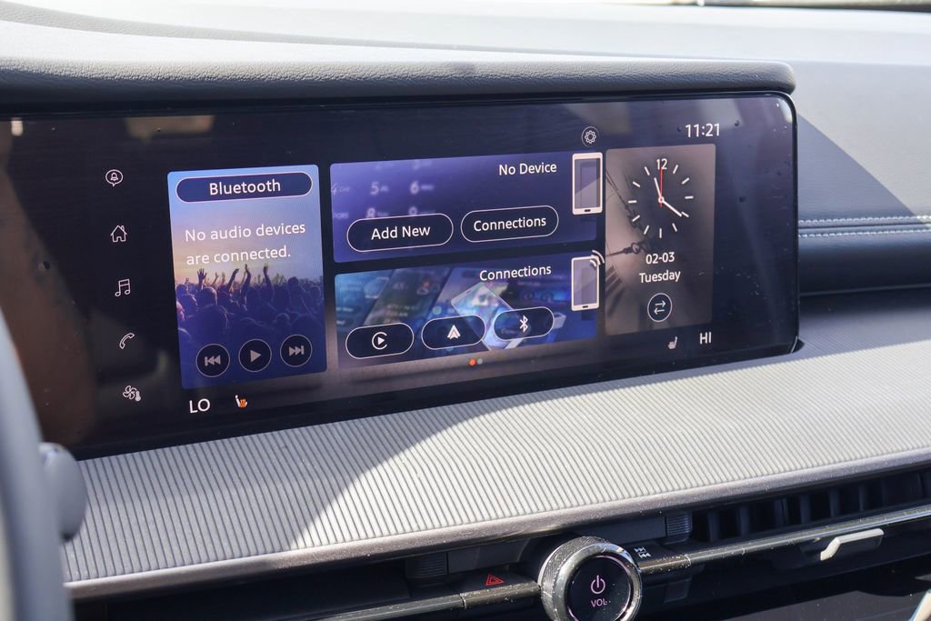 Certified 2025 Nissan Murano SV image 3