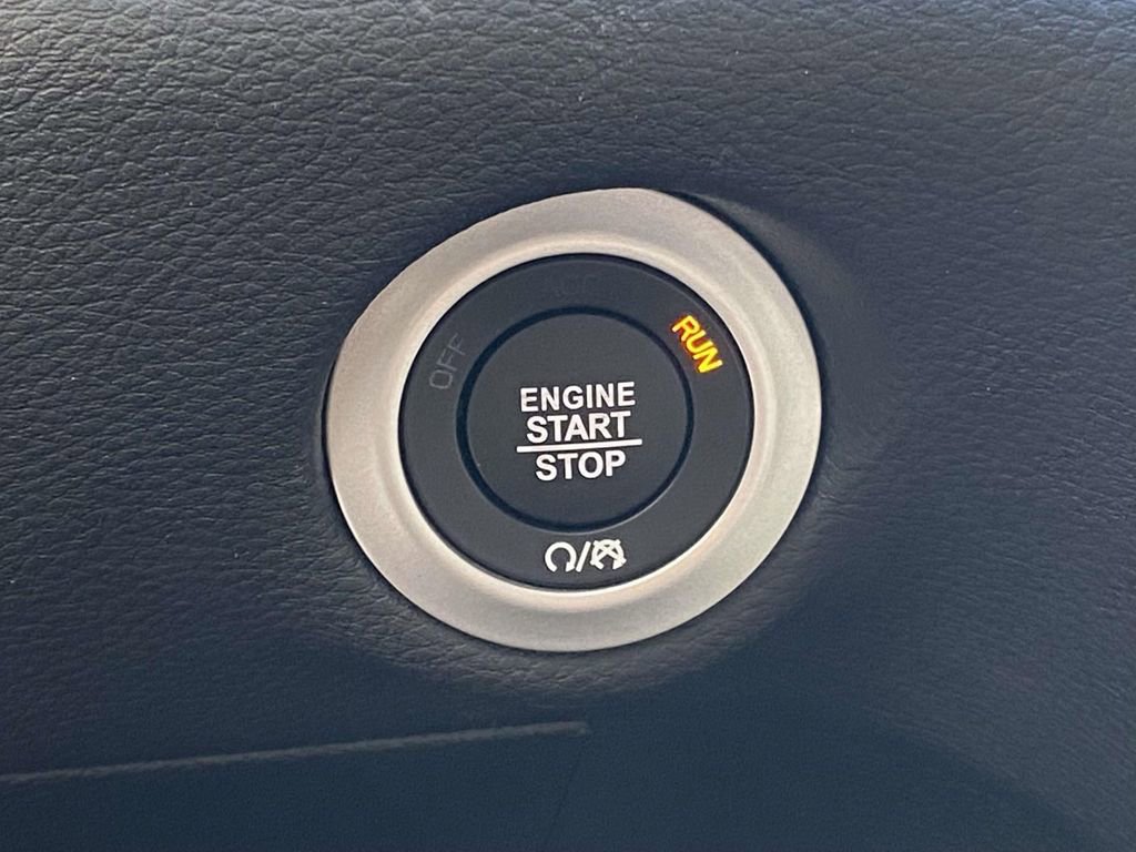 New 2026 Chrysler Pacifica Select image 50