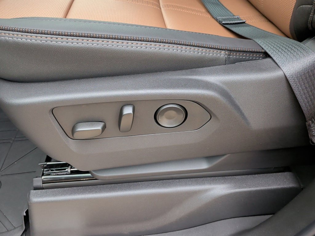 New 2026 Chevrolet Silverado 1500 High Country w/ Technology Package AWD/4WD image 14
