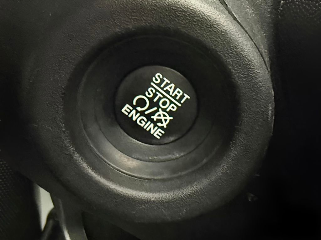 Used 2025 RAM ProMaster 2500 w/ Convenience Group image 17